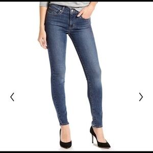 NWT Levi’s Slimming Skinny Jeans 30 x 30 Medium Wash Levi’s